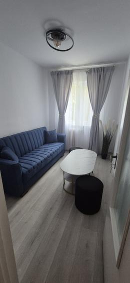 Apartament cu 3 camere semidecomandat în Central