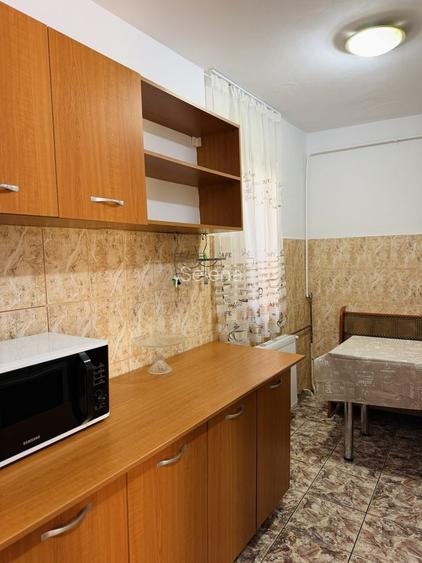 Direct proprietar inchiriez apartament 1 camera 40 mp utili plus balcon