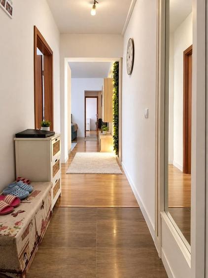 Apartament cu 4 camere decomandat, mobilat în Aradului