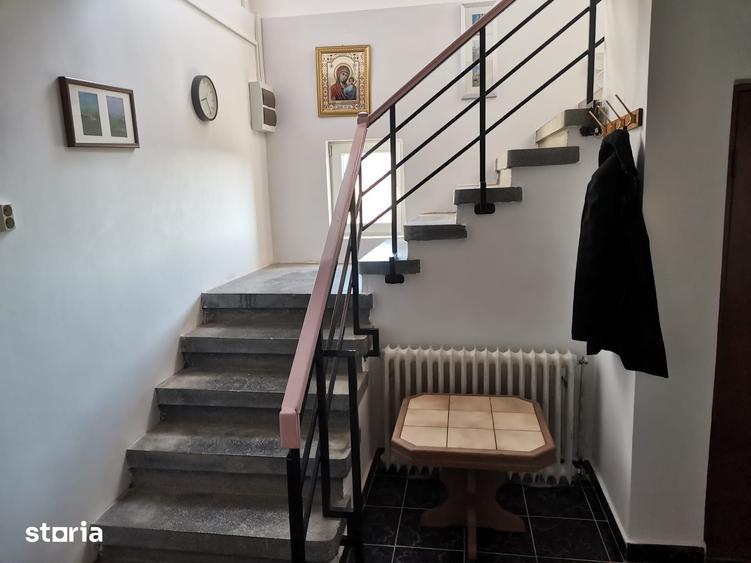 Casă cu 5 camere cu Teren 1000 Mp în Comarnic