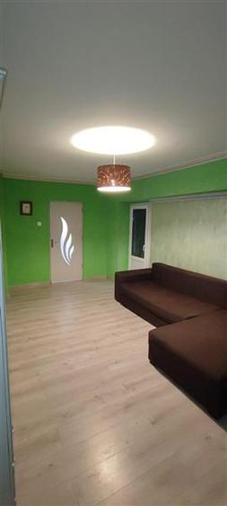 Apartament cu 3 camere decomandat, mobilat în Dacia