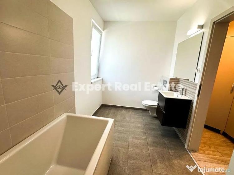 Casă cu 4 camere cu Teren 300 Mp în Central