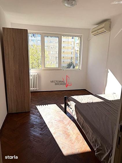 Apartament cu 3 camere semidecomandat în Tei