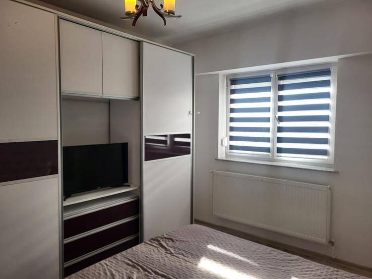 Apartament cu 3 camere decomandat, mobilat în Calea București