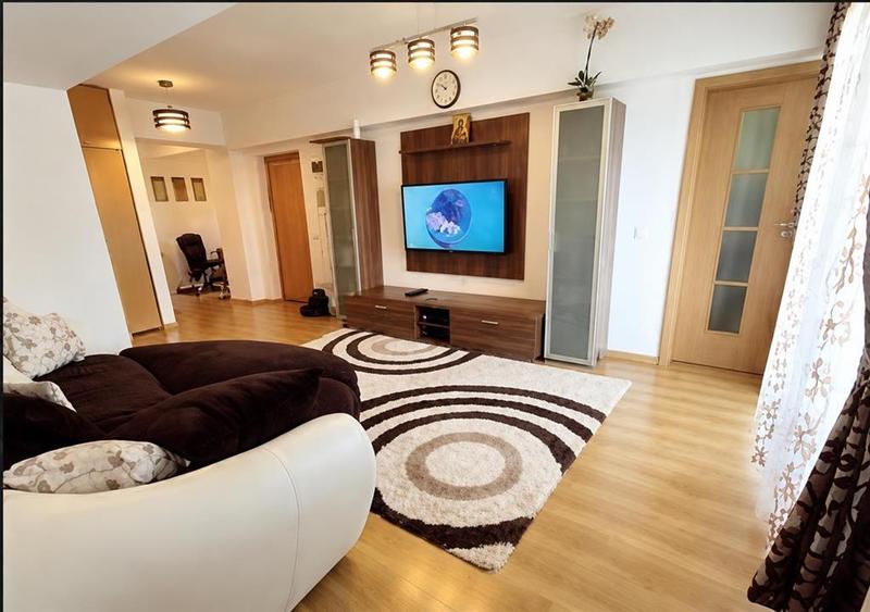 Apartament cu 3 camere decomandat, mobilat în Calea Poplăcii