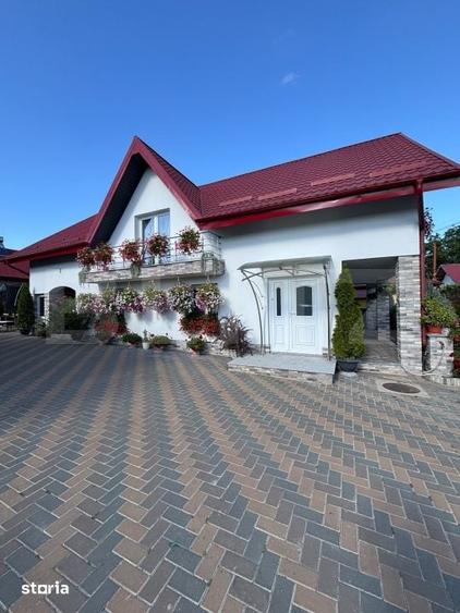 Casă cu 5 camere decomandat cu Teren 3600 Mp în Central