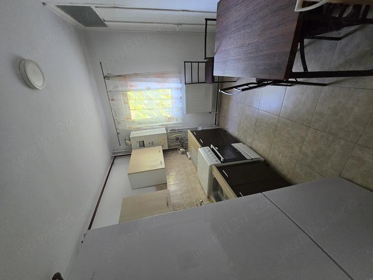 Apartament cu 3 camere semidecomandat în Olimpia-Stadion