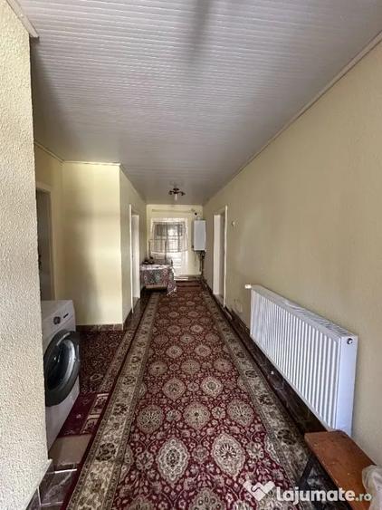 Casă cu 7 camere cu Teren 1039 Mp în Cornești
