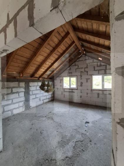 Casă cu 4 camere cu Teren 582 Mp în Teslui