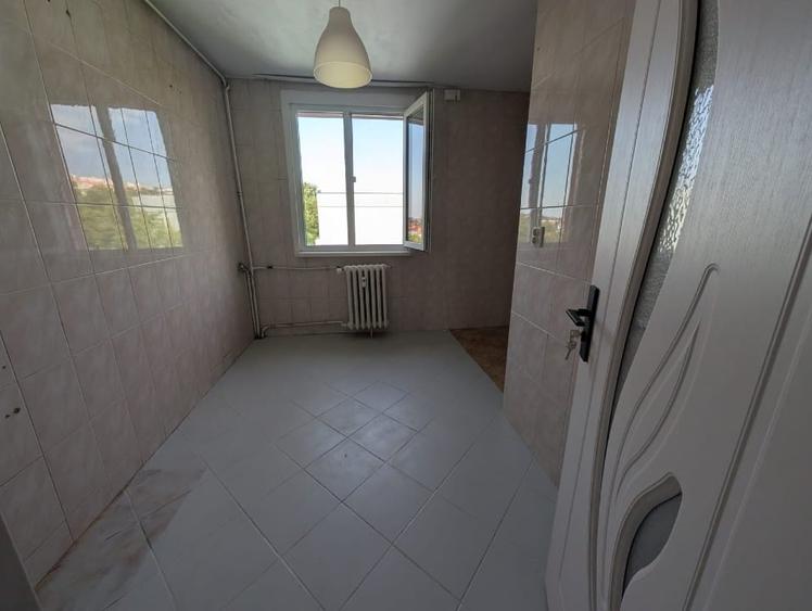 Apartament cu 4 camere decomandat în Rahova
