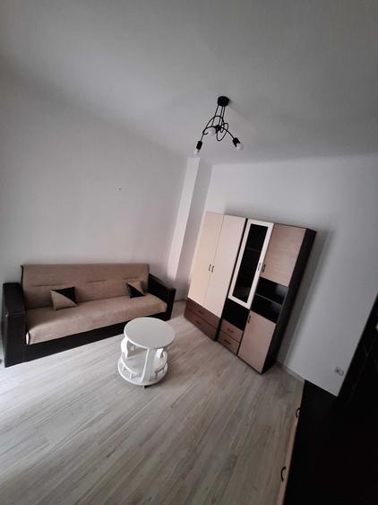 Apartament cu 2 camere decomandat în Exterior Vest