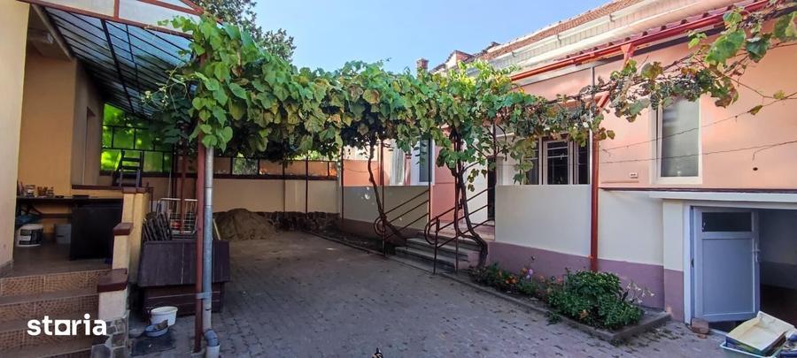Casă cu 4 camere cu Teren 401 Mp în Salca