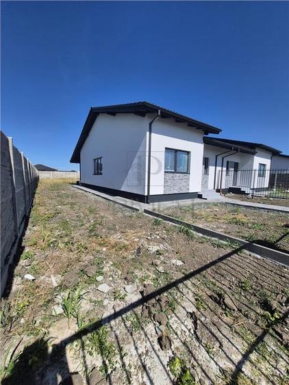Duplex pe parter - 2 dormitoare - 3 bai ( o baie pe terasa ) - zona in plina dez - 3