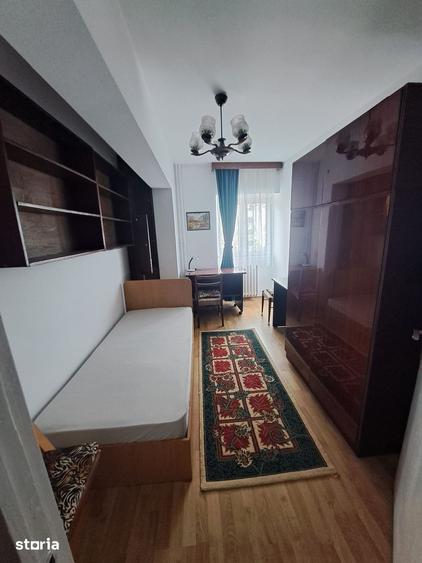 Apartament cu 3 camere decomandat în Independenței
