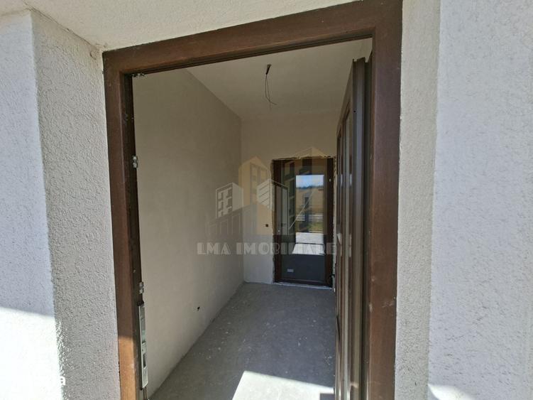 Casă cu 4 camere decomandat în Sânpetru