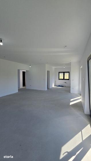 Casă cu 5 camere cu Teren 537 Mp în Central