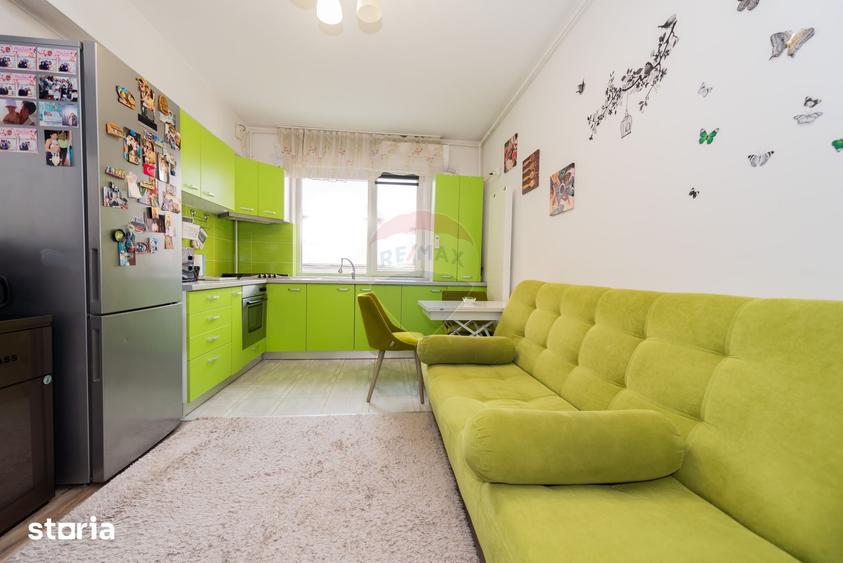 Apartament cu 3 camere semidecomandat în Rahova