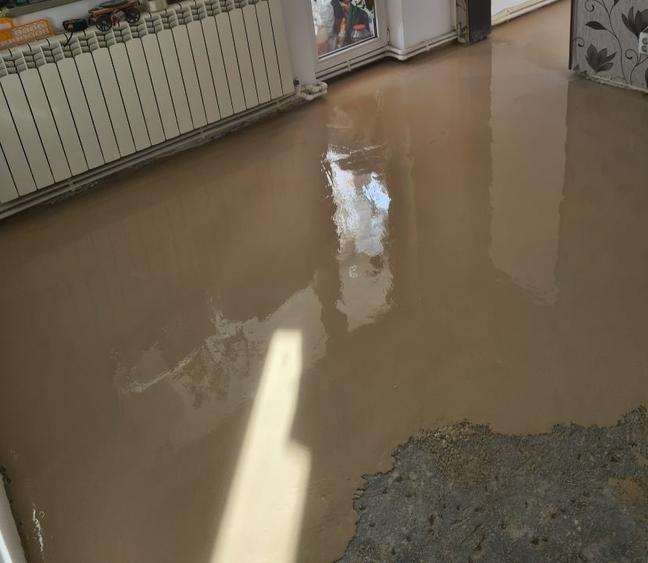 Apartament cu 4 camere semidecomandat în Inel II