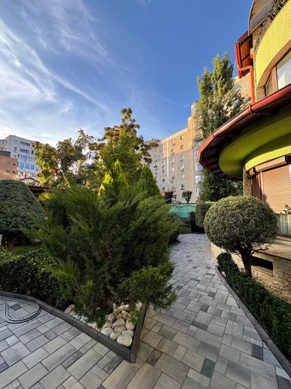 Casă individuală cu 9 camere cu Canalizare în Calea Călărașilor