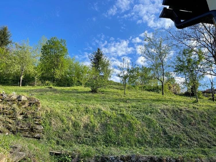 Teren de 1100 mp, în Văliug