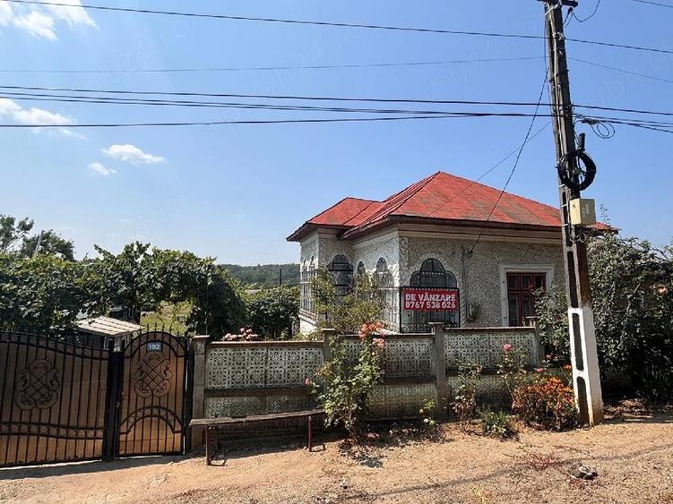 Casă cu 3 camere cu Teren 2325 Mp în Hulubești