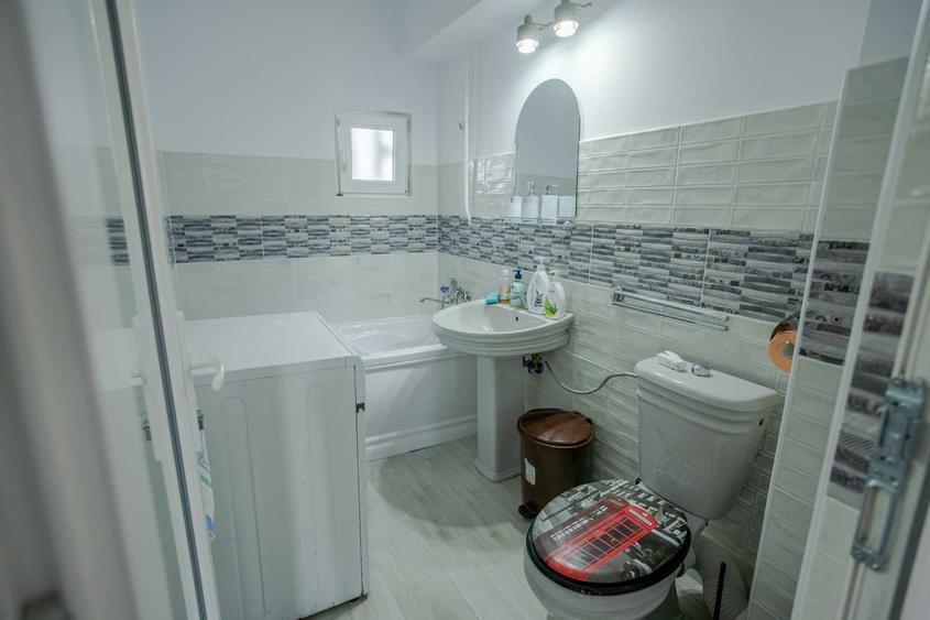 Apartament cu 3 camere semidecomandat în Ultracentral