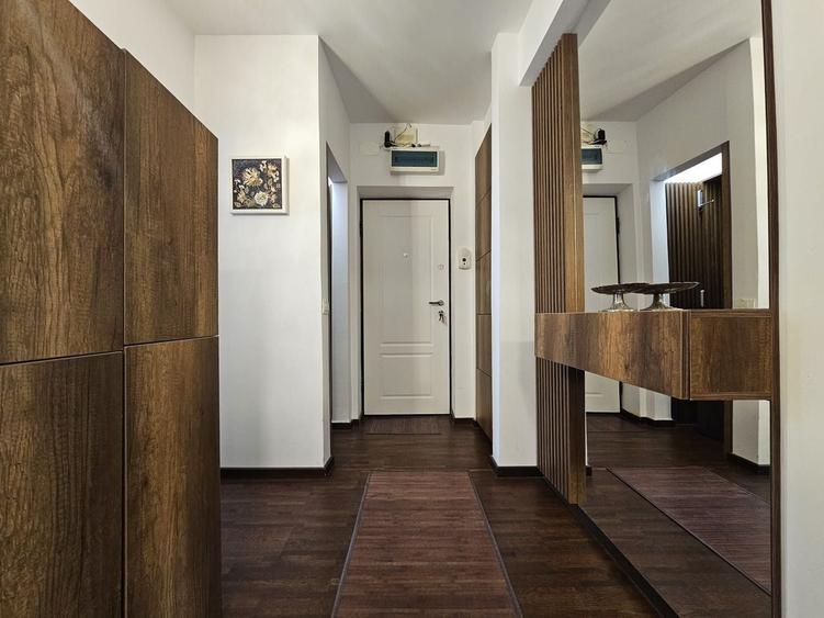 Apartament cu 3 camere decomandat, mobilat în Cazino