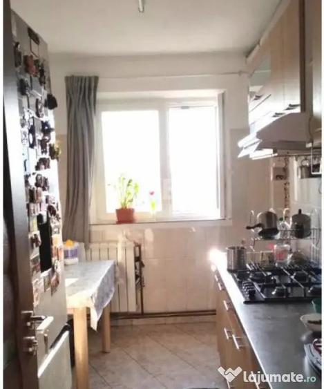 Apartament cu 3 camere decomandat, mobilat în Central