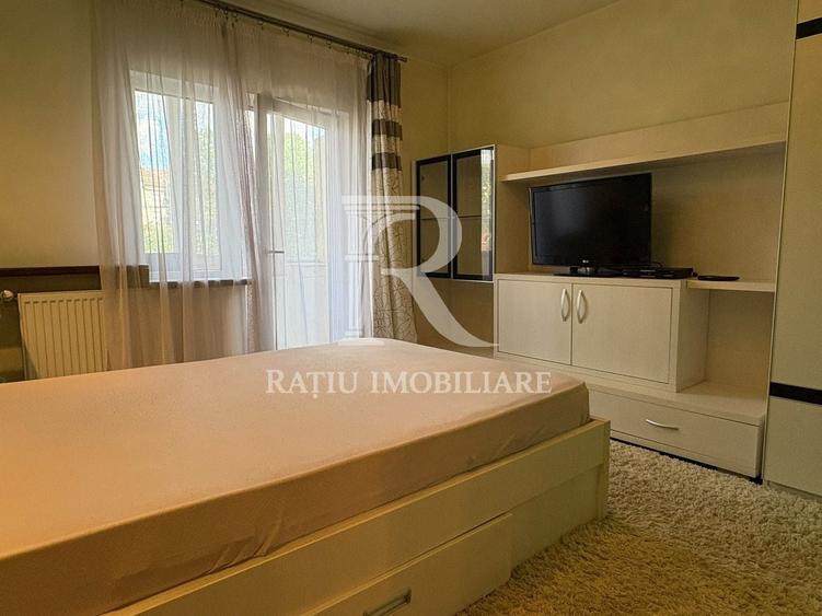 Apartament cu 3 camere decomandat, mobilat în Dacia