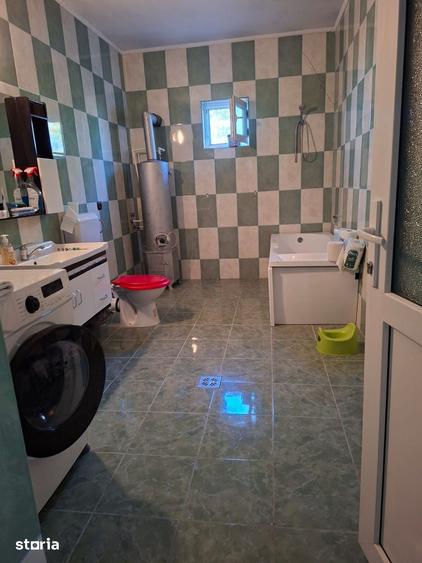 Casă cu 5 camere cu Teren 1133 Mp în Pecineaga