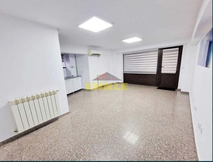 Birou, de 47 mp, în Central