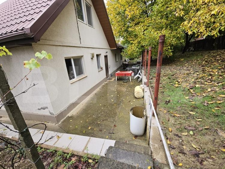 Casă individuală cu 3 camere cu Canalizare în Vișan