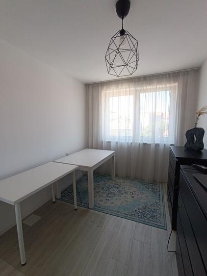 Apartament cu 3 camere semidecomandat în Central