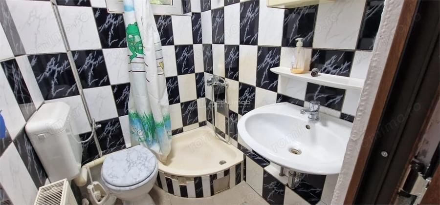 Casă cu 5 camere cu Teren 155 Mp în Muncitoresc