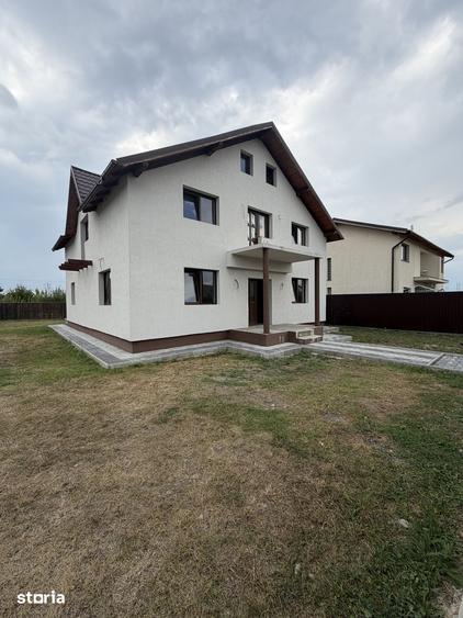 Casă cu 5 camere cu Canalizare în Tărlungeni