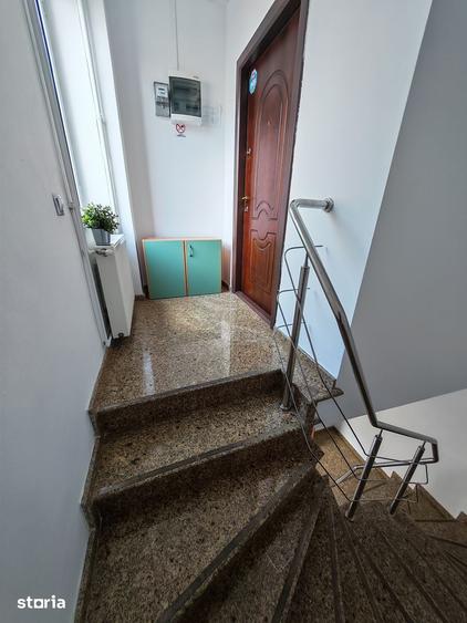 Casă cu 5 camere cu Teren 240 Mp în Vitan