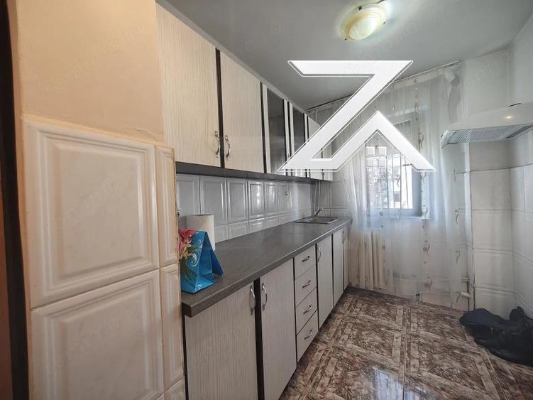 Apartament cu 3 camere semidecomandat în Central