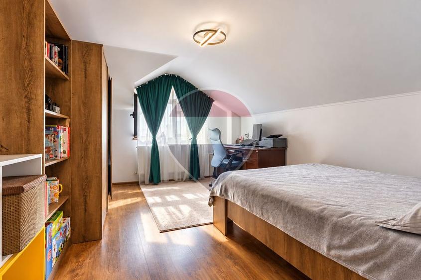 Apartament cu 4 camere decomandat, mobilat în Bucium