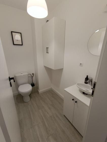 Apartament cu 3 camere semidecomandat în Central