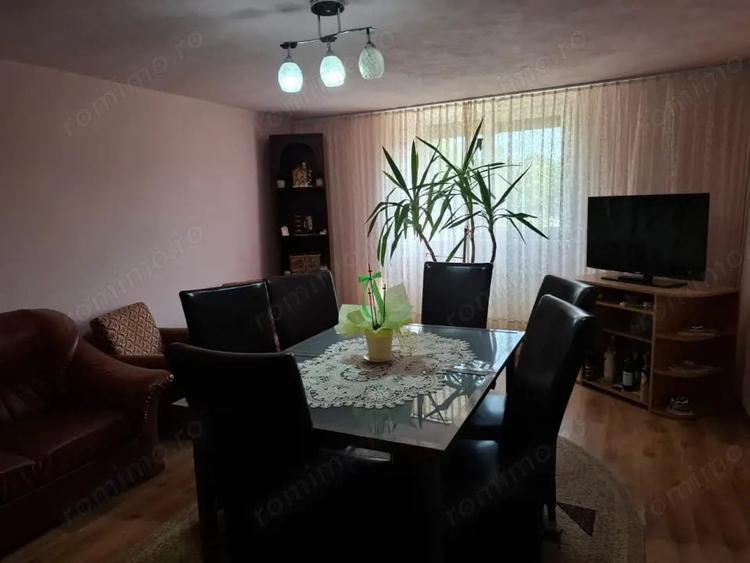 Casă cu 5 camere cu Teren 812 Mp în Central