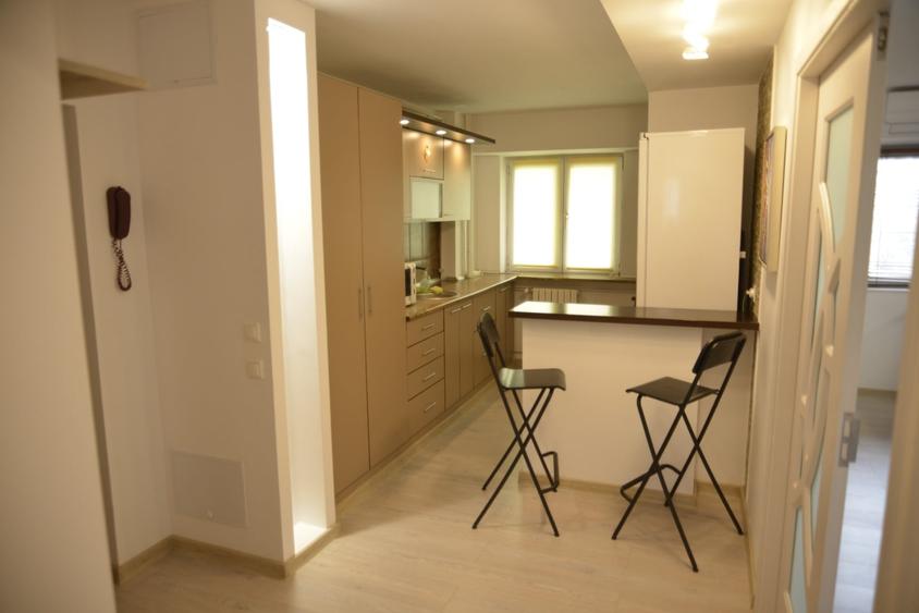 Apartament cu 3 camere decomandat, mobilat în 13 Septembrie