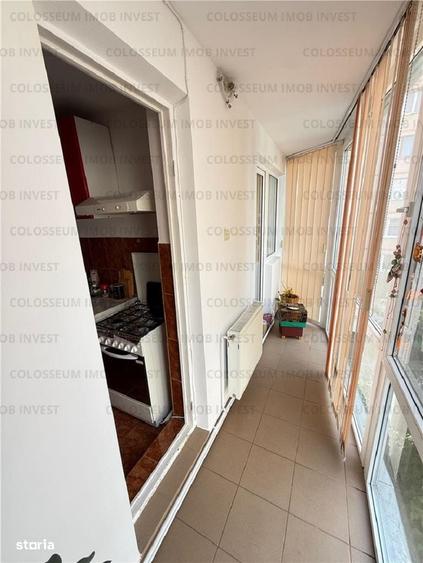 Apartament cu 3 camere decomandat în Calea București