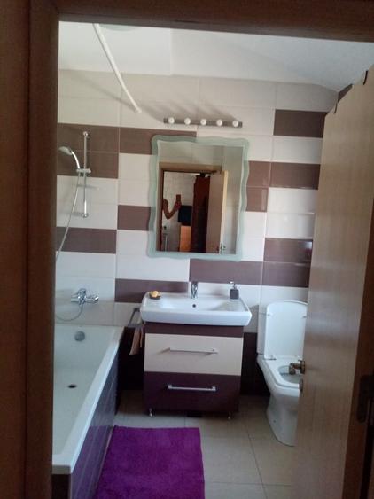 Casă cu 4 camere cu Teren 215 Mp în Roșu