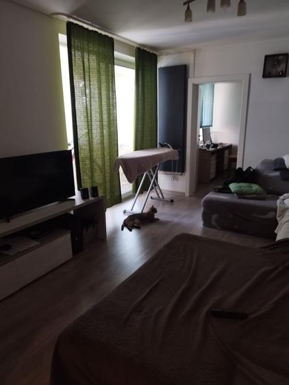 Apartament cu 3 camere semidecomandat în Rogerius