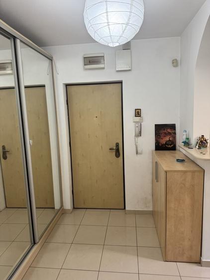 Apartament cu 2 camere semidecomandat în Văcăresti