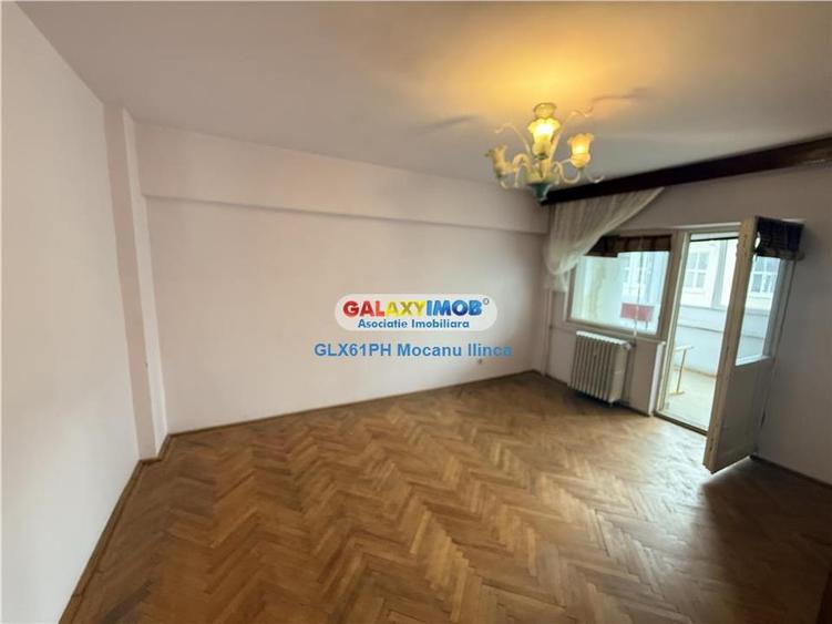 Apartament cu 3 camere decomandat în Republicii