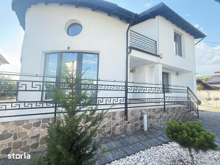 Casă cu 5 camere cu Teren 535 Mp în Aninoasa