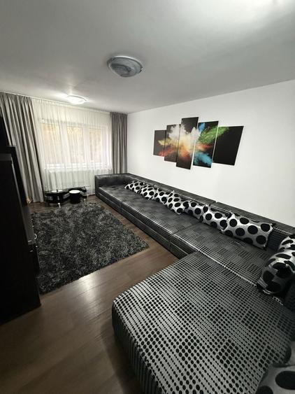 Apartament cu 3 camere decomandat în Sârbi