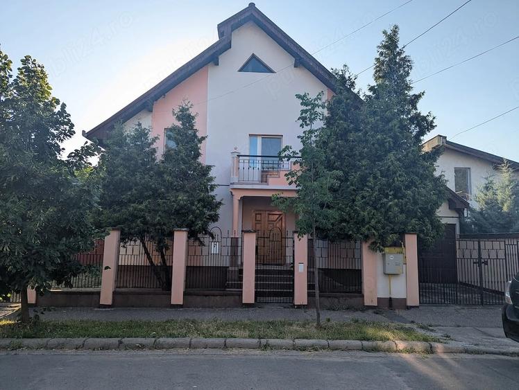Casă cu 5 camere cu Teren 500 Mp în Aradului