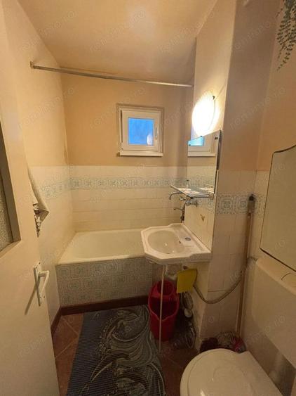 Apartament cu 3 camere semidecomandat în Dâmbu Pietros